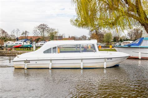 wayford marine boat hire.